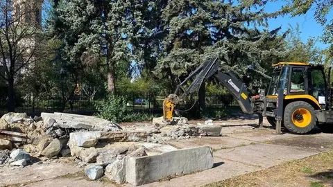 У Кременчуці демонтують пам’ятник комсомольцям біля церкви