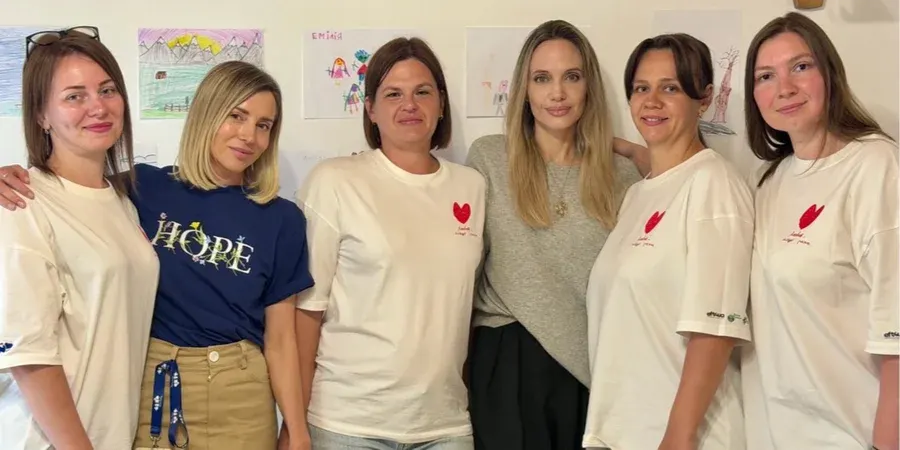 Джолі розповіла, як діти в Харкові вчаться читати на глибині трьох поверхів