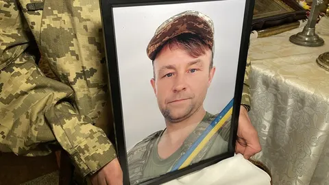 У Полтаві попрощалися із загиблим на Донеччині солдатом Русланом Радченком