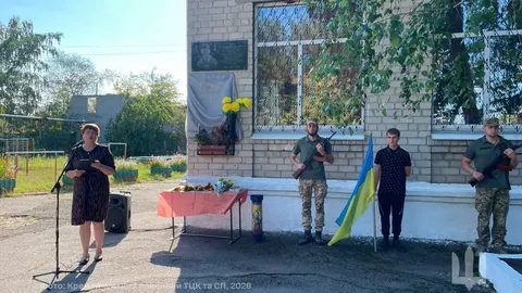 У Кременчуці відкрили дошку пам'яті командиру «Вовків да Вінчі»