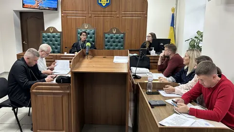 Суд у Кременчуці продовжив арешт експосадовцю «Укрзалізниці» та його дружині