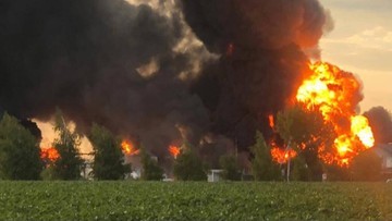 Війна в Україні.  У Дніпропетровській області сталася пожежа на паливному складі