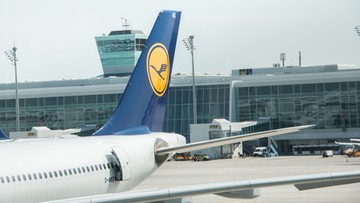 Німеччина.  Майже 700 рейсів Lufthansa з Франкфурта та Мюнхена скасовано.  Причина страйків робітників
