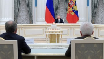 Росія.  Опубліковано нові фотографії Володимира Путіна. "Вони отримали бінокль?"