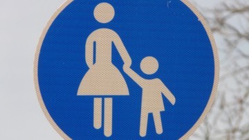Трансгендери та жінки на дорожніх знаках в Ізраїлі. "Сприяння рівності"