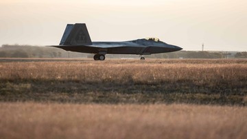 У рамках НАТО до Польщі буде доставлено шість американських винищувачів F-22 Raptor