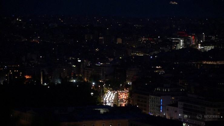 Панорама Афин с выключенным ненужным освещением