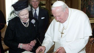 Єлизавета II зустрілася з п'ятьма папами.  Найбільше зустрічалася з Іваном Павлом ІІ