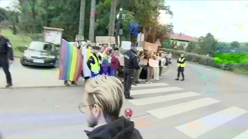 Студенти протестували проти Пшемислава Чарнека під час візиту до школи.  Міністр про «райдужну» та «нормальну» молодь