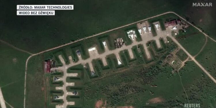 Супутникові знімки російської авіабази в Криму