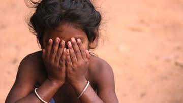 Індія.  П'ятирічну дівчинку зґвалтував дванадцятирічний